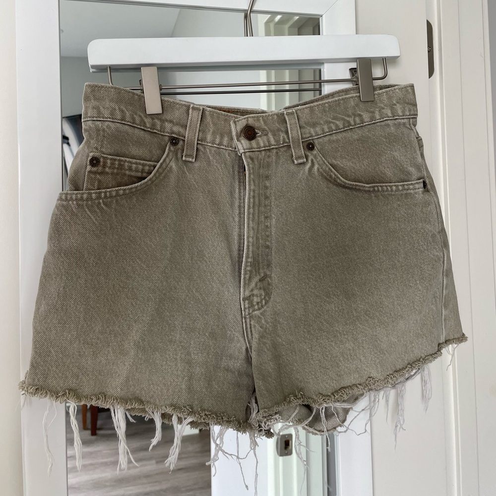 Levi's Olive Green 501 Cut-Off high-waisted shorts - Picture 3 of 11